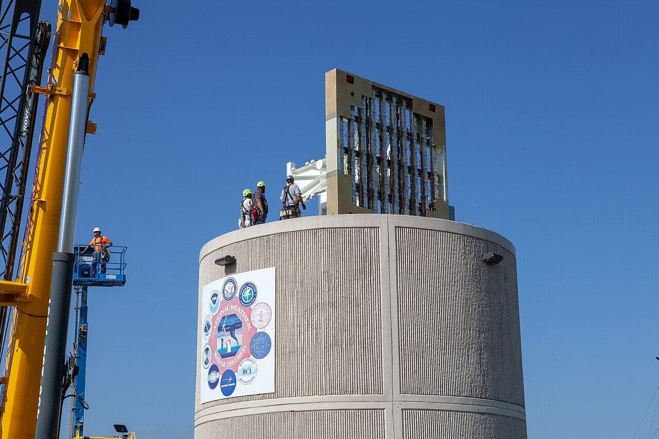 Radar antenna installation